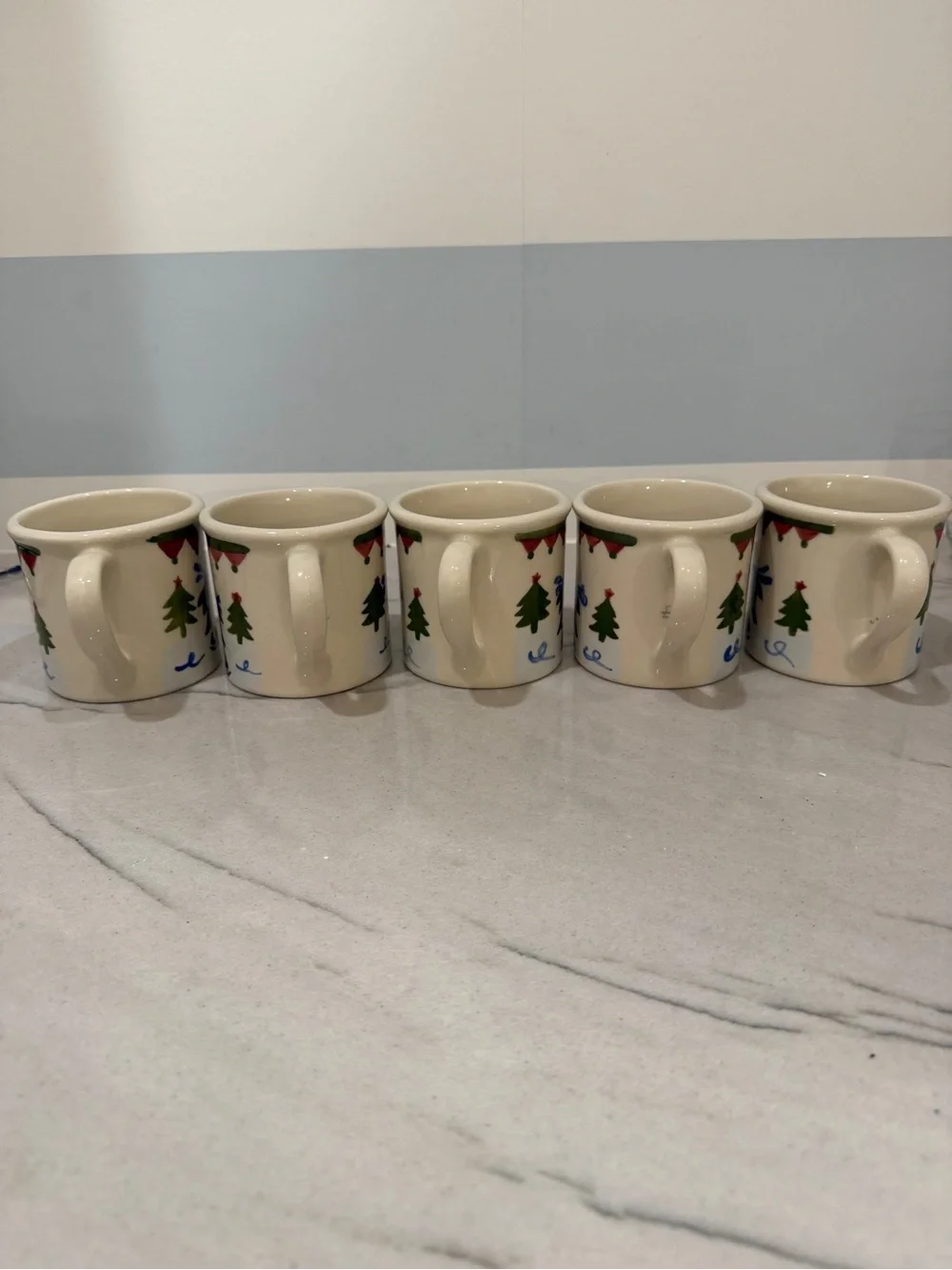 Vintage Hartsone 1982 handpainted Christmas Holiday Coffee Mugs Set of 5 (Cream)